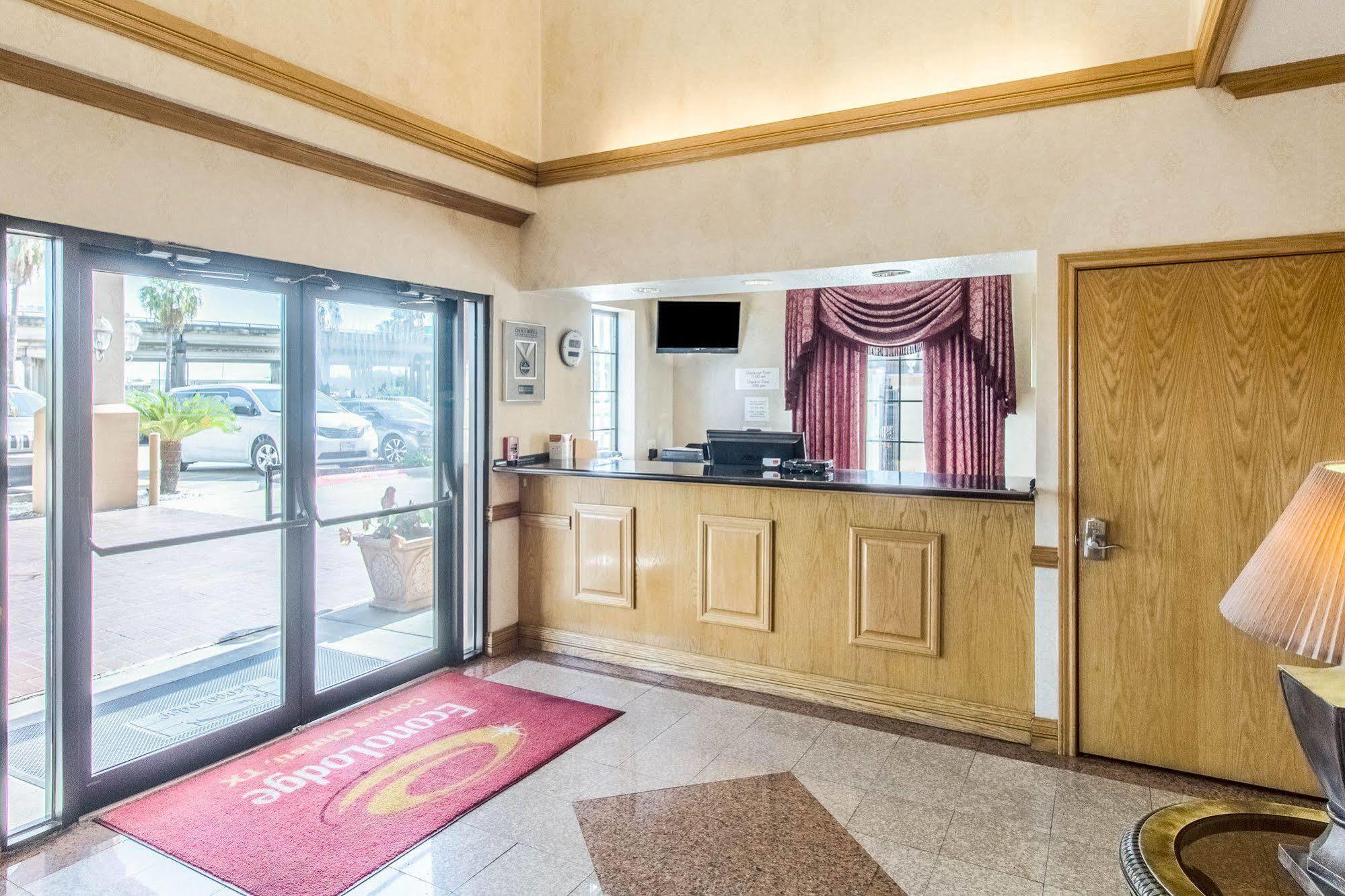 Econo Lodge Inn & Suites Корпъс Кристи Екстериор снимка